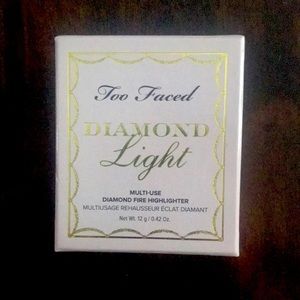 Too Faced Diamond Light Highlighter